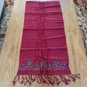 NIP Avon Embroidered wrap